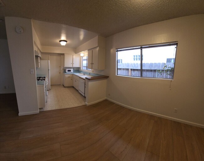 Building Photo - 4 bed 2 bath spacious home with 2 car garage in SLO!