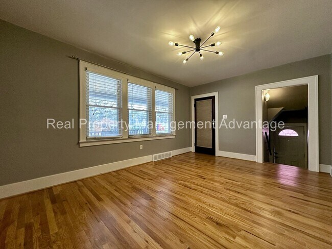 Building Photo - 851 Gardendale.