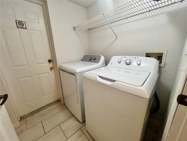 Building Photo - 829 Camargo Way