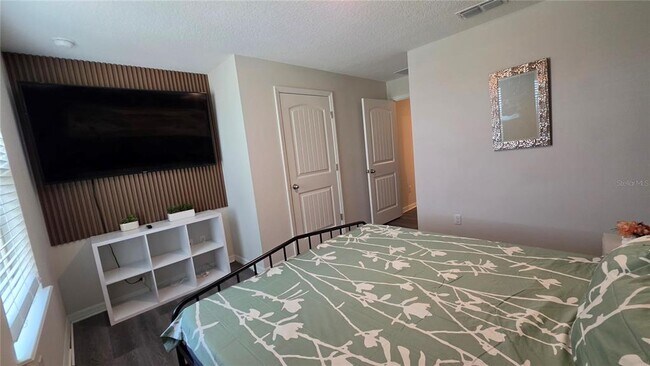 Building Photo - 16221 Admirals Cove Ln