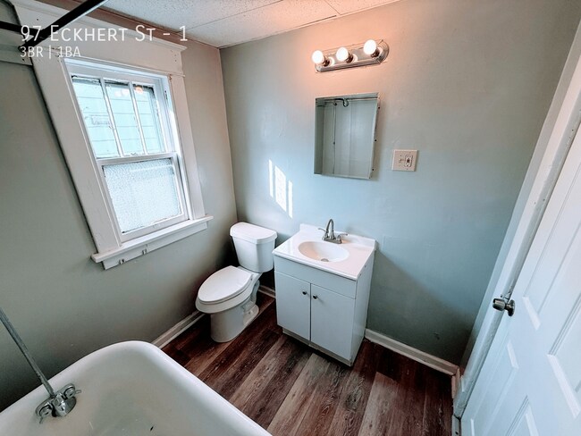 Building Photo - 97 Eckhert St