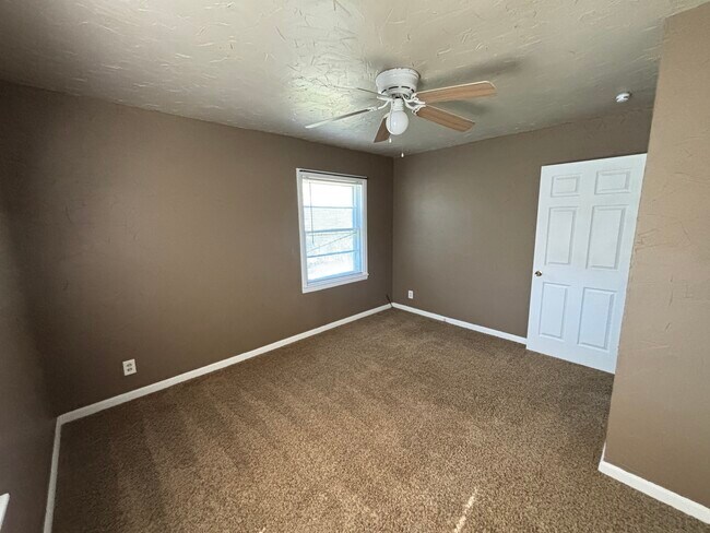 Building Photo - 303 N Western St