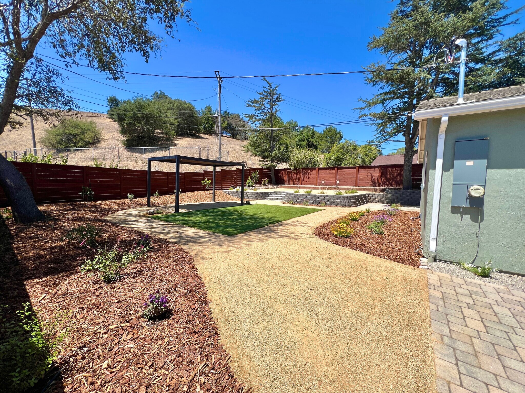 Building Photo - 1327 Tanglewood Dr