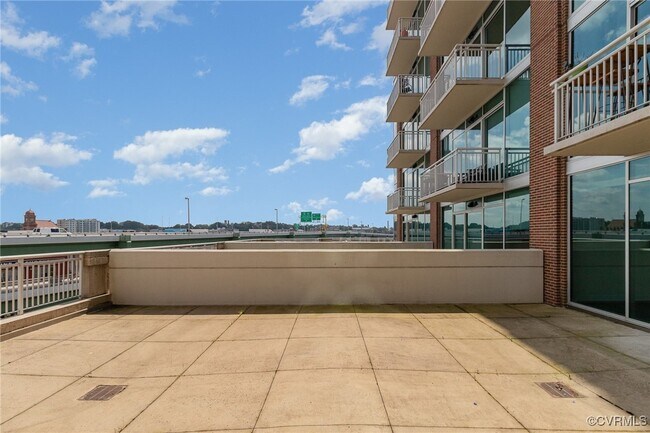 Building Photo - 301 Virginia St