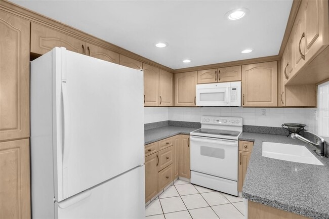 Building Photo - 400 Island Way