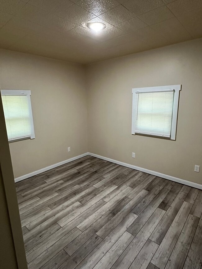 Building Photo - Remodeled 2 bedroom country home!