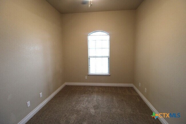 Building Photo - 1128 Pheasant Cir