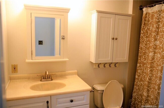 Building Photo - 127 Greyrock Pl