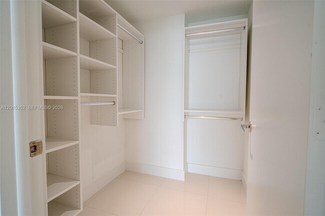 Building Photo - 900 Biscayne Blvd
