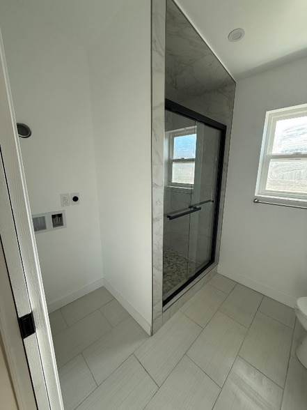 Building Photo - 1431 1st Ave