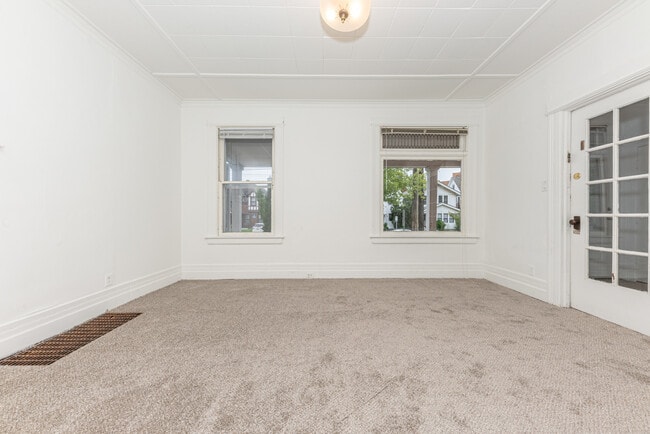 Building Photo - 808 E Ann St