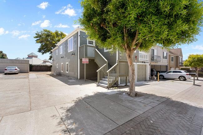 Building Photo - 448 E St