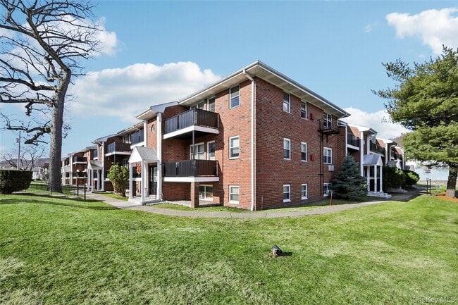 Building Photo - 20 Francis Ave