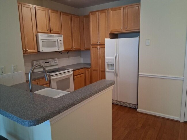 Building Photo - 375 Highland Ave NE