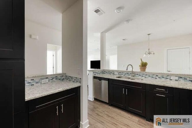 Building Photo - 421 Tavern Rd