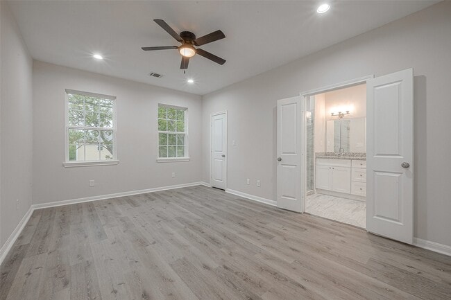 Building Photo - 2528 S Texas Ave