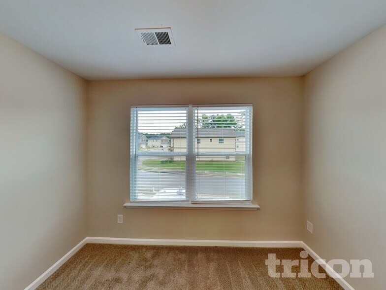 Building Photo - 2275 Wentworth Park Dr