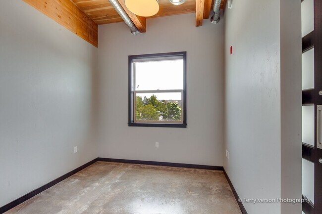 Building Photo - Downtown Living 1 Bed/1 Bath Apartment - S...