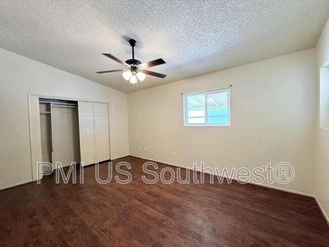 Building Photo - 1386 Lakeside Dr