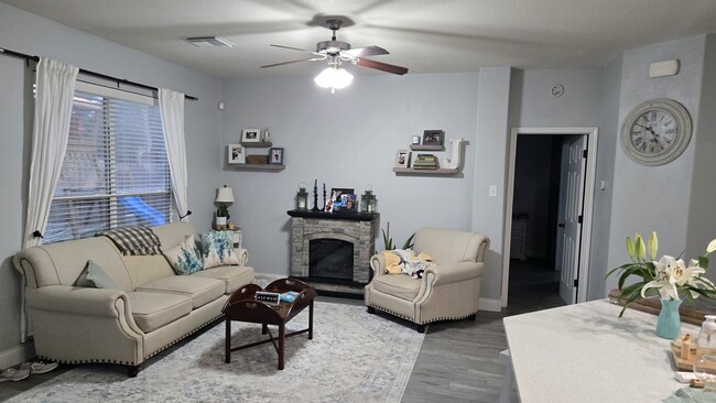 Building Photo - 15335 Riford Dr