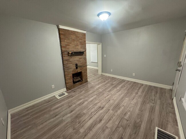 Building Photo - 7602 Wentworth Ave