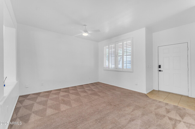 Building Photo - 2318 E Sunland Ave
