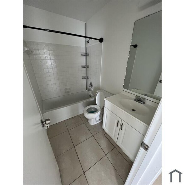 Building Photo - 273 SW Sterret Cir