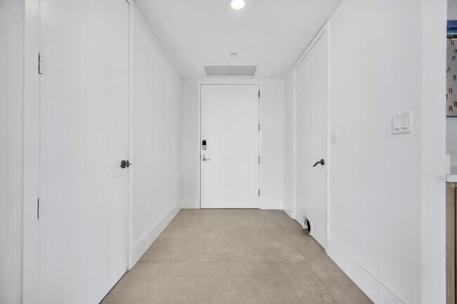 Building Photo - 612 Bayshore Dr