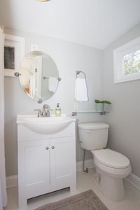 Building Photo - 2 BD/2 BA in Harleston Village