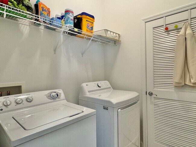 Building Photo - NEWPORT NEWS - STUNNING APARTMENT IN  THE POINT AT CITY CENTER