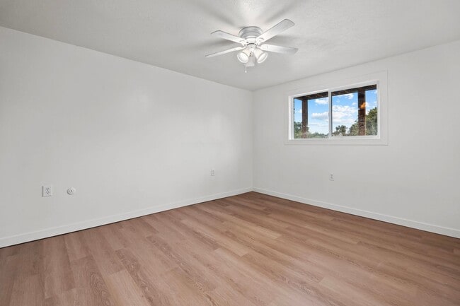 Building Photo - Poplar