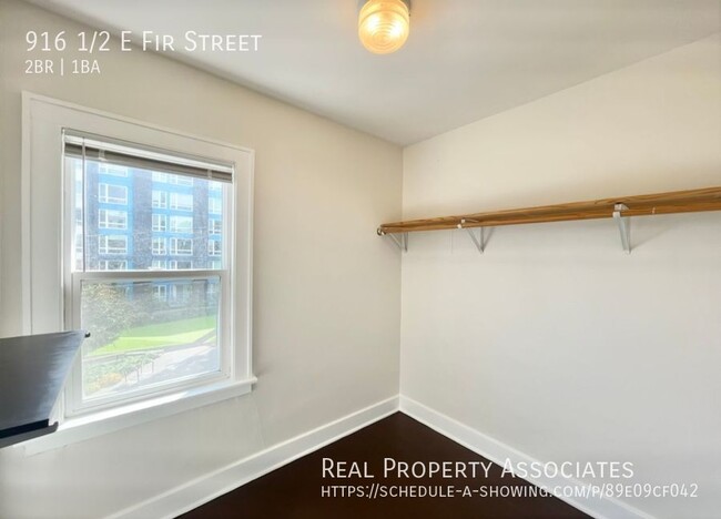 Building Photo - Spacious 2 Bedroom & Bonus Room in Awesome...