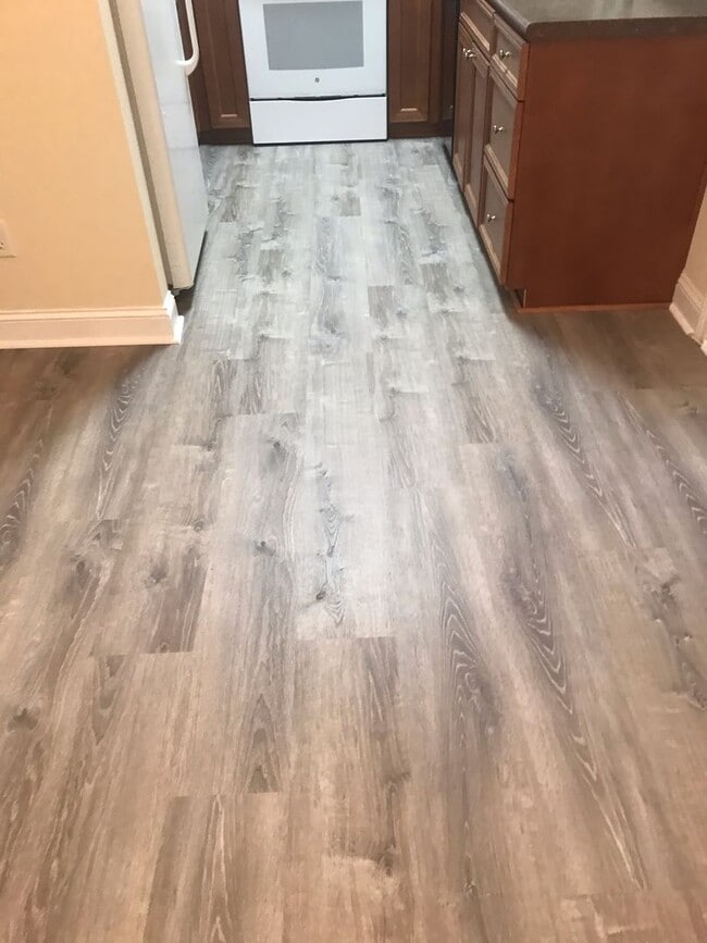 Building Photo - 323 Laurel Oak Ln