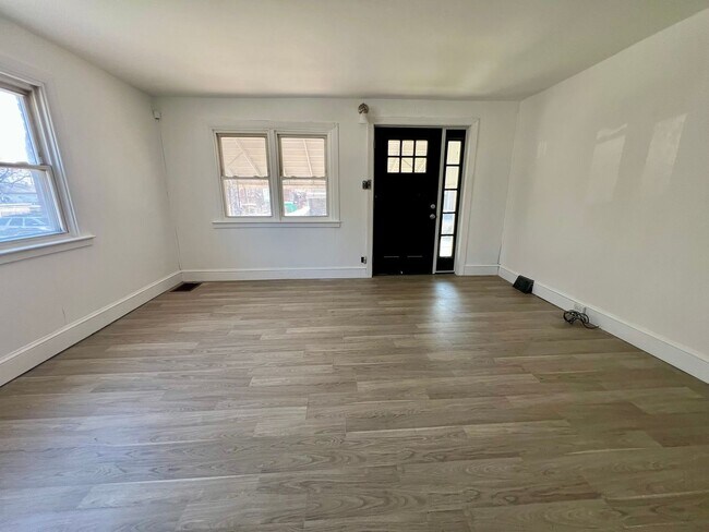 Building Photo - Gorgeous 3-Bedroom Townhome in Chester! Available NOW!