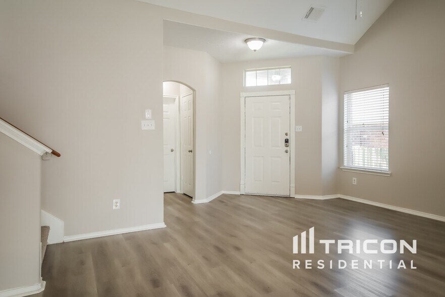 Building Photo - 18451 Sunrise Pines Dr