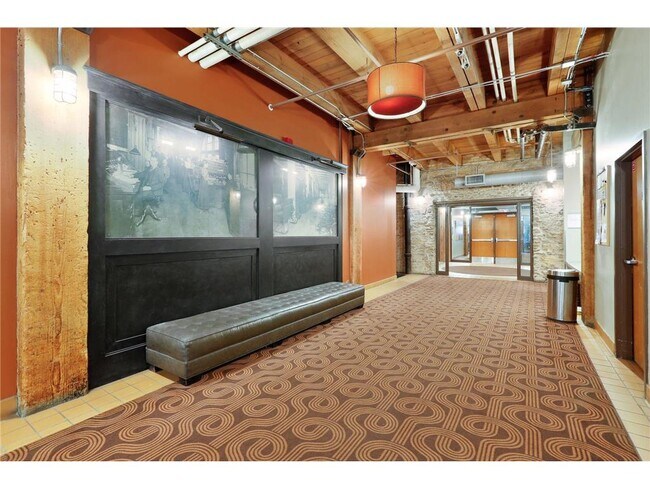 Building Photo - 400 N 1st St