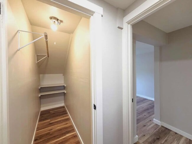 Building Photo - Gorgeous Renovated 3 Bed 2.5 Bath Townhome