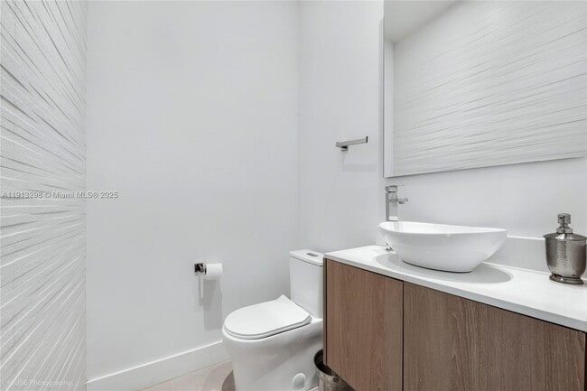 Building Photo - 2868 SW 33rd Ct