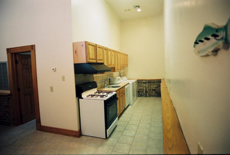 Kitchen - 2039 Valence St