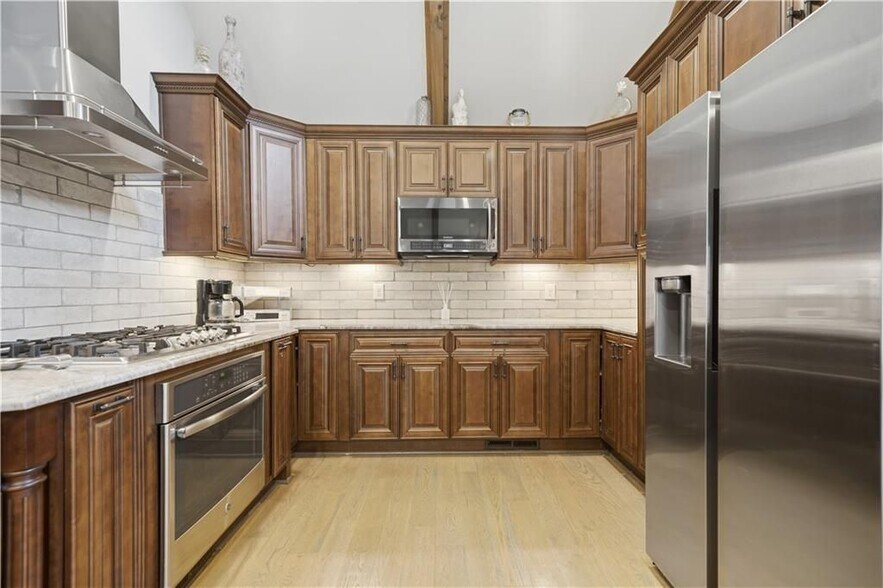 Building Photo - 2115 Kemp Dr