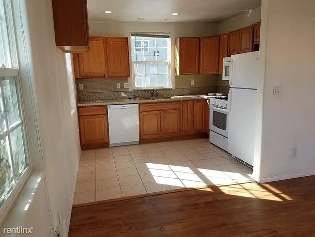 Building Photo - 3424-28 Del Rey St