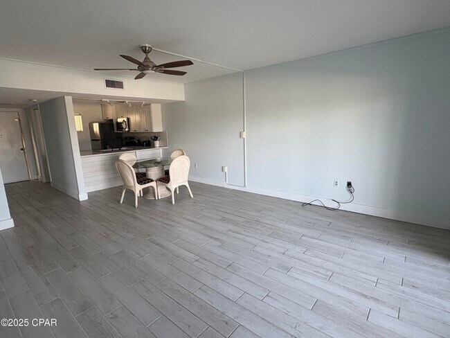 Building Photo - 112 Fairway Blvd
