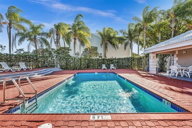 Building Photo - 2811 N Oakland Forest Dr