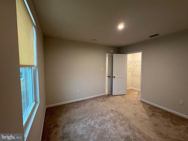 Building Photo - 27003 Greenleaf Dr