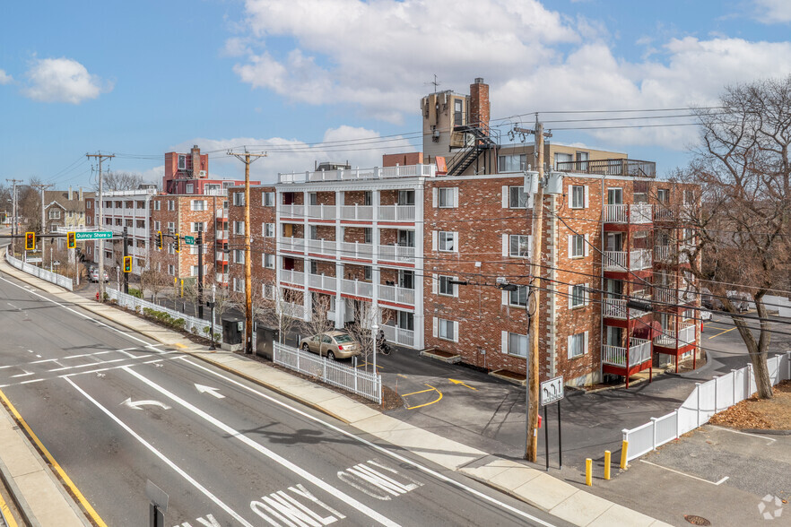 Primary Photo - Towne House Apartments