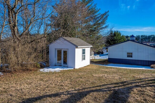 Building Photo - WELLER ESTATES