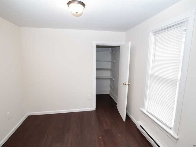 Building Photo - 3 Bedroom Single Family Home in Gloversville