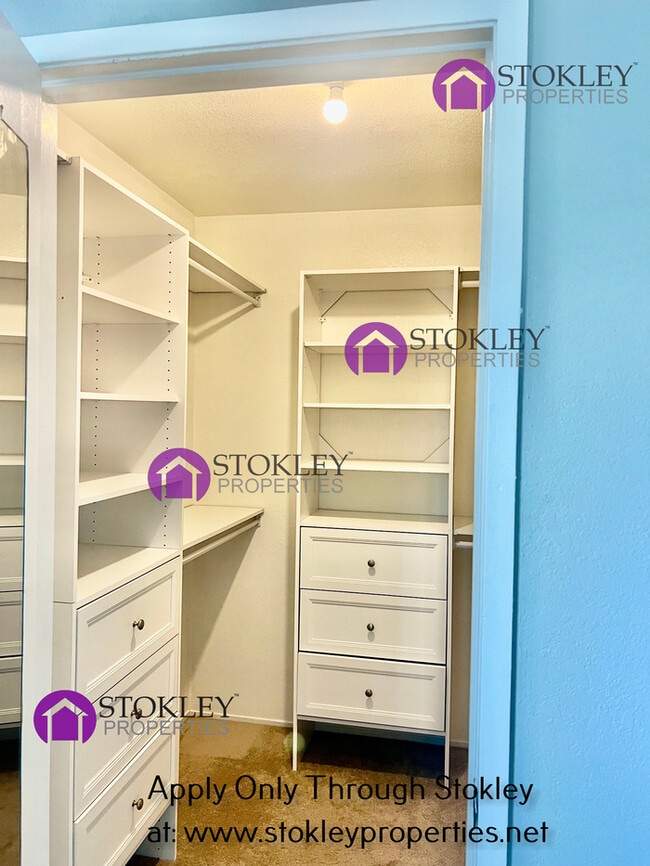 Building Photo - 1893 Lynwood Dr