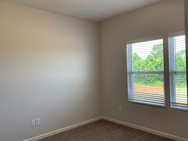 Building Photo - 5712 Oakgate Dr