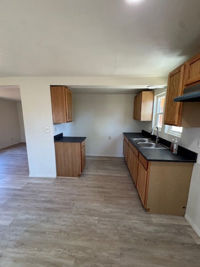 Building Photo - Cozy Remodeled Home